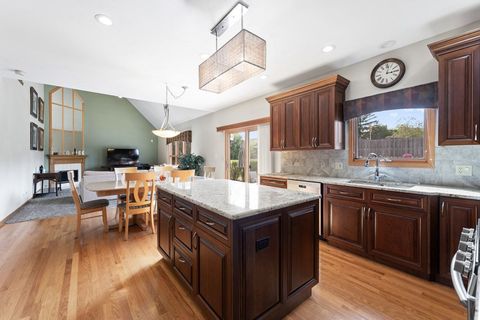 Tiny photo for 700 N Hundley Street, Hoffman Estates, IL 60169 (MLS # 12486068)