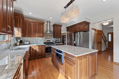 Tiny photo for 700 N Hundley Street, Hoffman Estates, IL 60169 (MLS # 12486068)