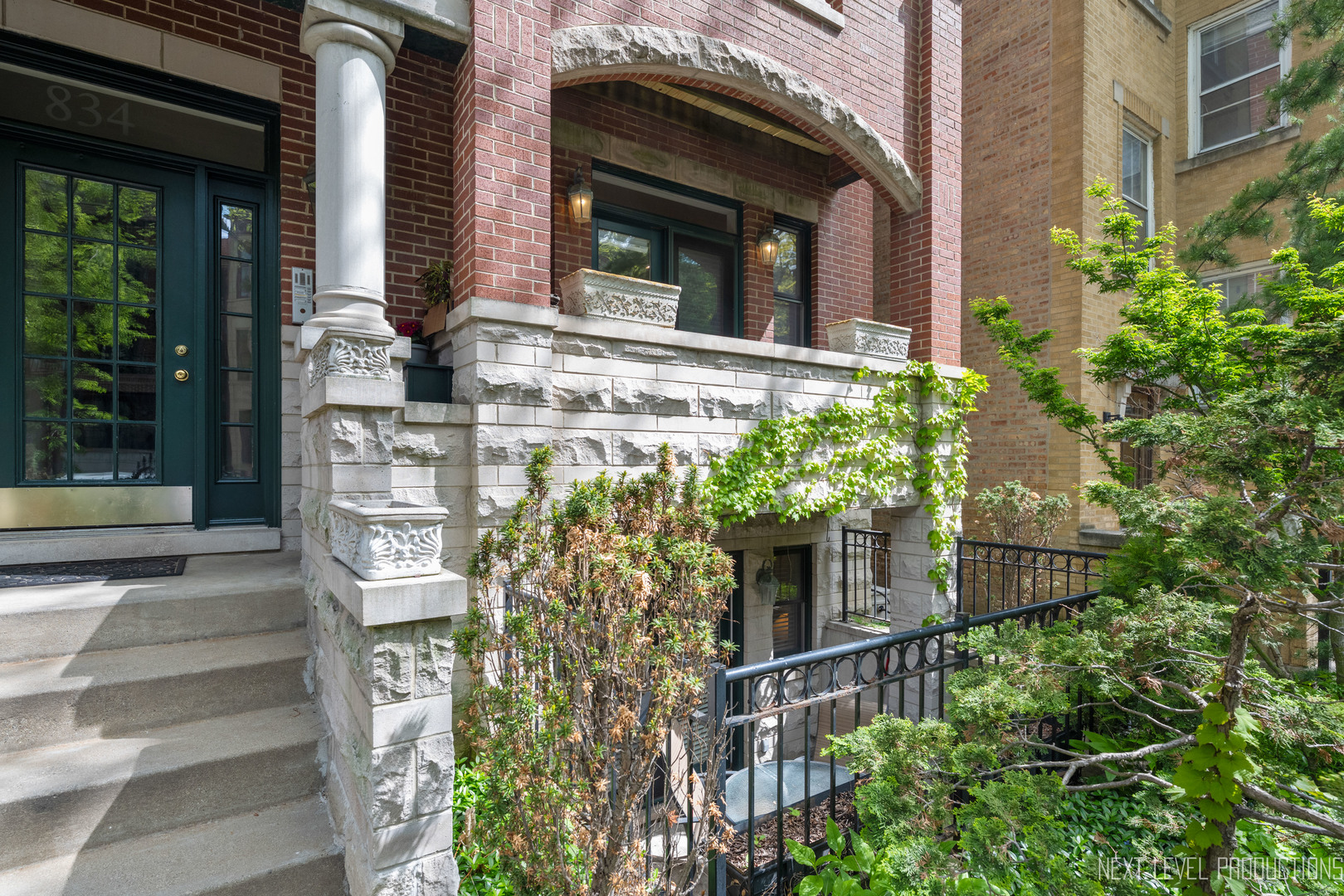 834 W Buckingham Place 1E