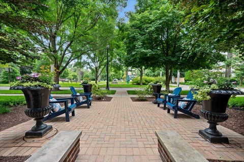 Tiny photo for 2536 Mcdaniel Avenue #402, Evanston, IL 60201 (MLS # 12687950)