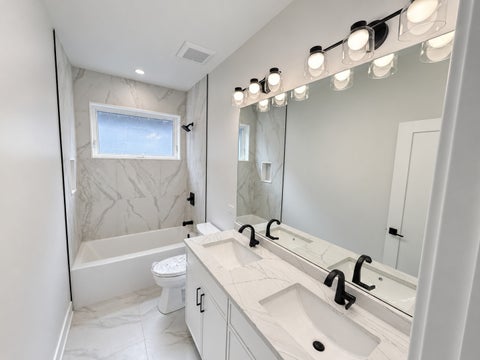 Tiny photo for 6732 N Oxford Avenue, Chicago, IL 60631 (MLS # 12761721)