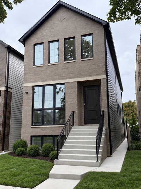 Photo of 6732 N Oxford Avenue, Chicago, IL 60631 (MLS # 12761721)