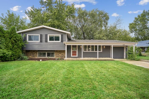 Photo of 118 Dartmoor Drive, Crystal Lake, IL 60014 (MLS # 12709876)