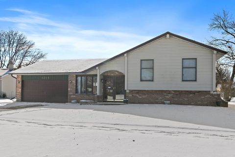 Tiny photo for 1345 S Madlock Court, Elgin, IL 60123 (MLS # 12528253)