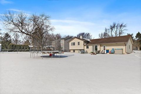 Tiny photo for 1345 S Madlock Court, Elgin, IL 60123 (MLS # 12528253)