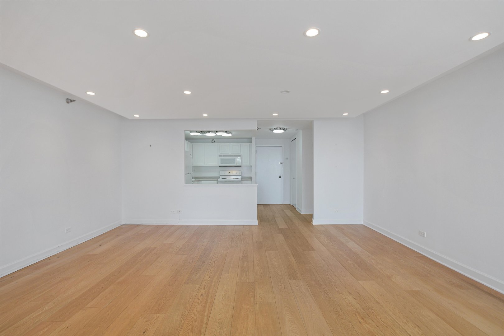 10 E ONTARIO Street 4901