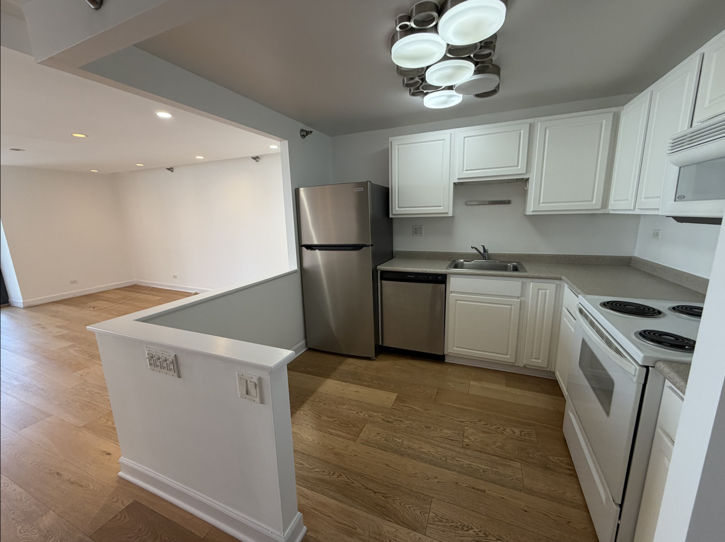 10 E ONTARIO Street 4901