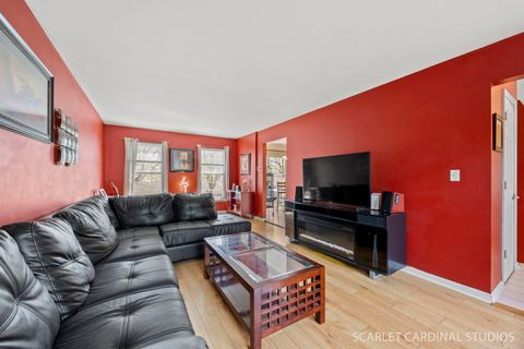 Tiny photo for 741 Cooper Court E, Aurora, IL 60504 (MLS # 12619697)