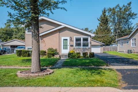 Photo of Villa Park, IL 60181 (MLS # 12427173)