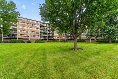Tiny photo for 101 Bar Harbour Road #6T, Schaumburg, IL 60193 (MLS # 12769509)