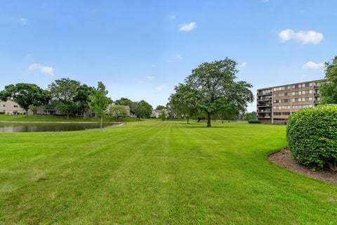 Tiny photo for 101 Bar Harbour Road #6T, Schaumburg, IL 60193 (MLS # 12769509)