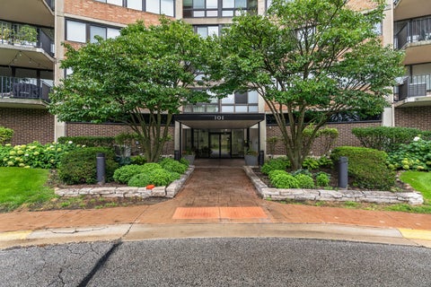 Tiny photo for 101 Bar Harbour Road #6T, Schaumburg, IL 60193 (MLS # 12769509)