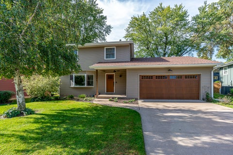 Photo of 1245 Denniston Avenue, Bettendorf, IA 52722 (MLS # 12772988)