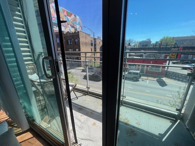 2000 N MILWAUKEE Avenue 204