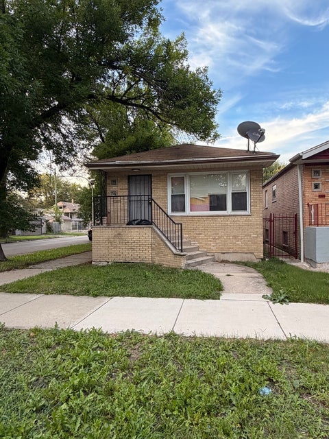 Photo of 2058 W 67th Place, Chicago, IL 60636 (MLS # 12770474)