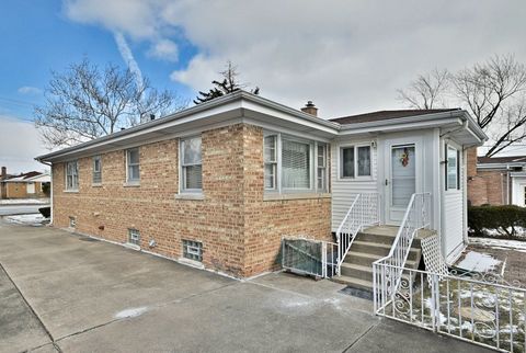 Tiny photo for 7421 W Oakton Street, Niles, IL 60714 (MLS # 12550203)