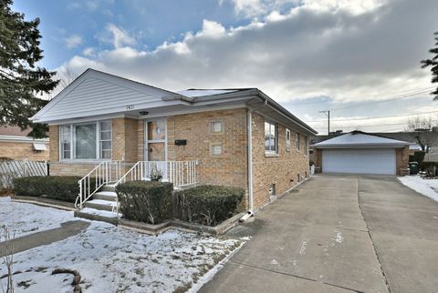 Tiny photo for 7421 W Oakton Street, Niles, IL 60714 (MLS # 12550203)