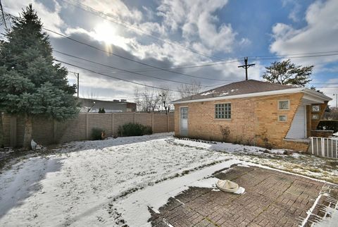 Tiny photo for 7421 W Oakton Street, Niles, IL 60714 (MLS # 12550203)