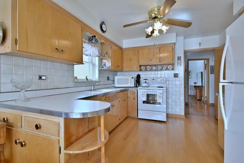 Tiny photo for 7421 W Oakton Street, Niles, IL 60714 (MLS # 12550203)