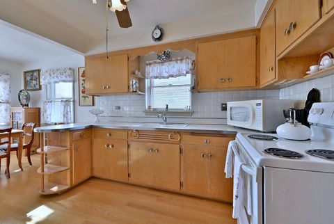 Tiny photo for 7421 W Oakton Street, Niles, IL 60714 (MLS # 12550203)