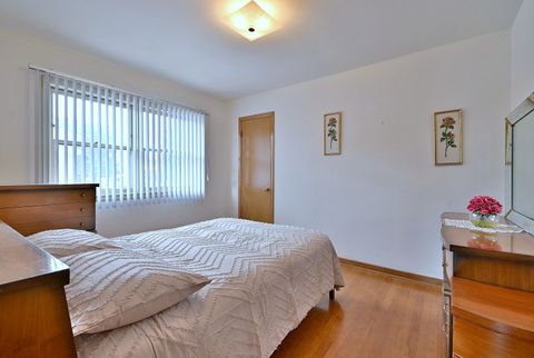 Tiny photo for 7421 W Oakton Street, Niles, IL 60714 (MLS # 12550203)