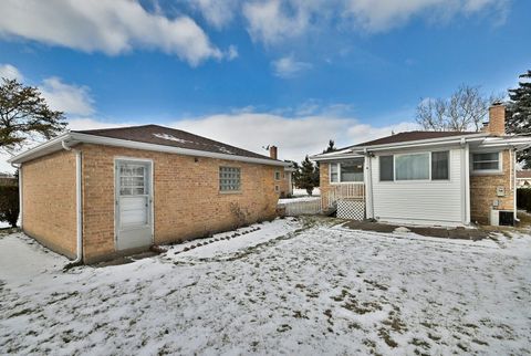 Tiny photo for 7421 W Oakton Street, Niles, IL 60714 (MLS # 12550203)