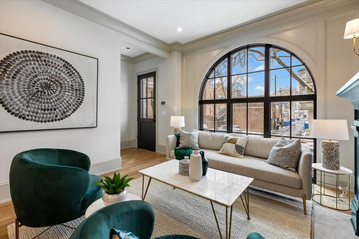 1912 W School Street