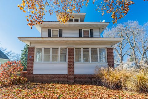 Photo of 401 Willard Avenue, Bloomington, IL 61701 (MLS # 12501115)