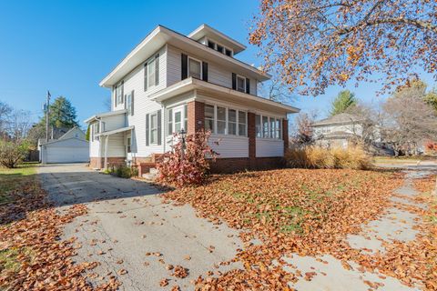 Tiny photo for 401 Willard Avenue, Bloomington, IL 61701 (MLS # 12501115)