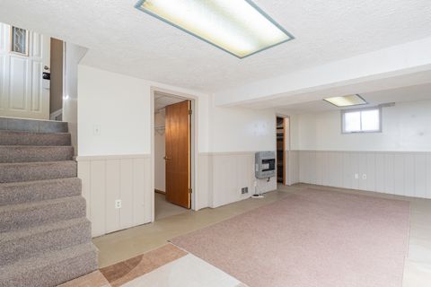 Tiny photo for 401 Willard Avenue, Bloomington, IL 61701 (MLS # 12501115)