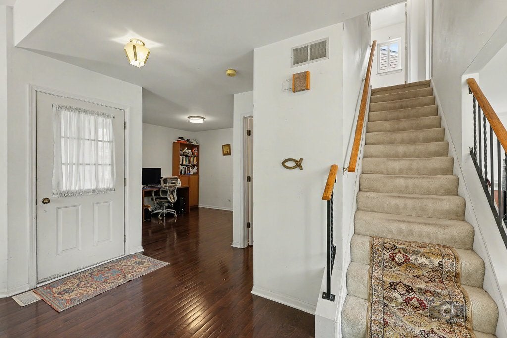 1841 Grosse Pointe Circle