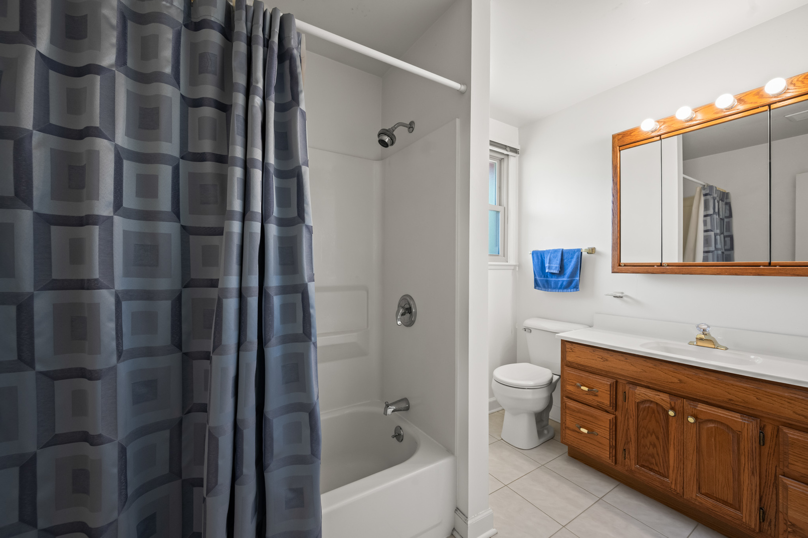 Palatine, Illinois 60067, United States, 4 Bedrooms Bedrooms, ,3 BathroomsBathrooms,Residential,Contingent,224630