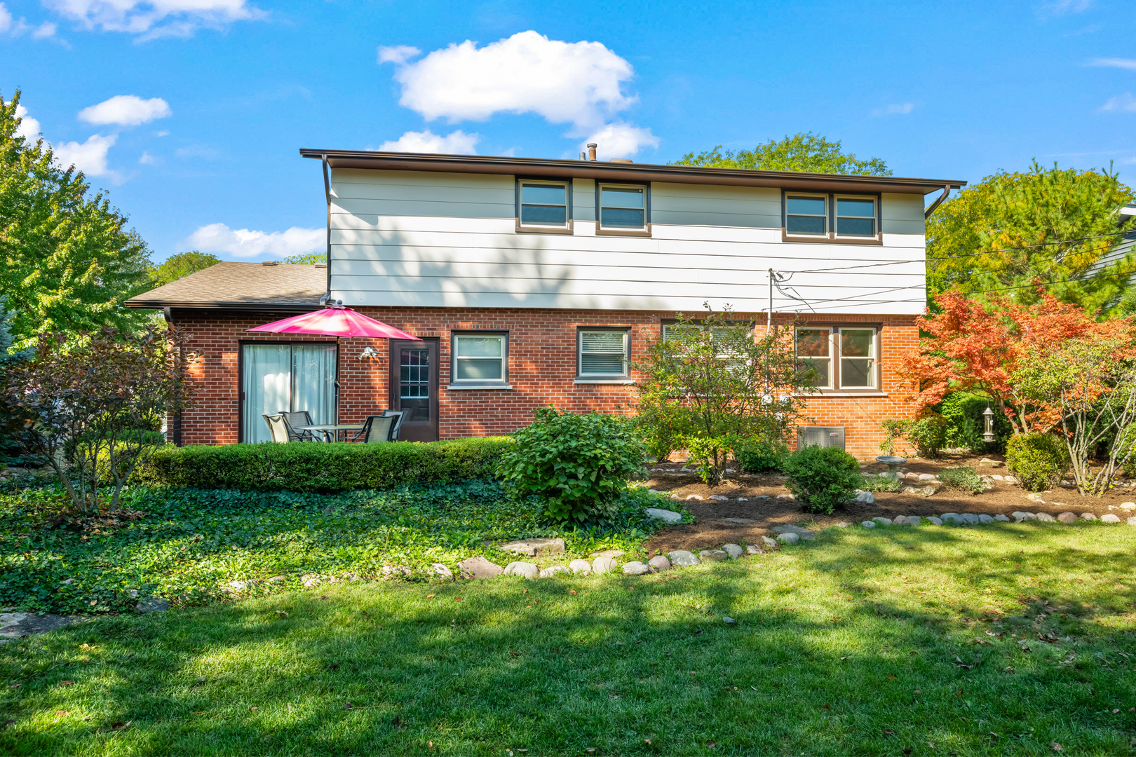 Palatine, Illinois 60067, United States, 4 Bedrooms Bedrooms, ,3 BathroomsBathrooms,Residential,Contingent,224630