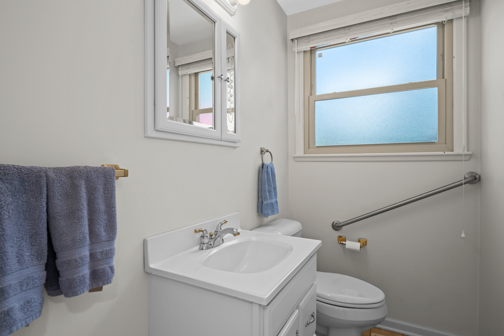 Palatine, Illinois 60067, United States, 4 Bedrooms Bedrooms, ,3 BathroomsBathrooms,Residential,Contingent,224630