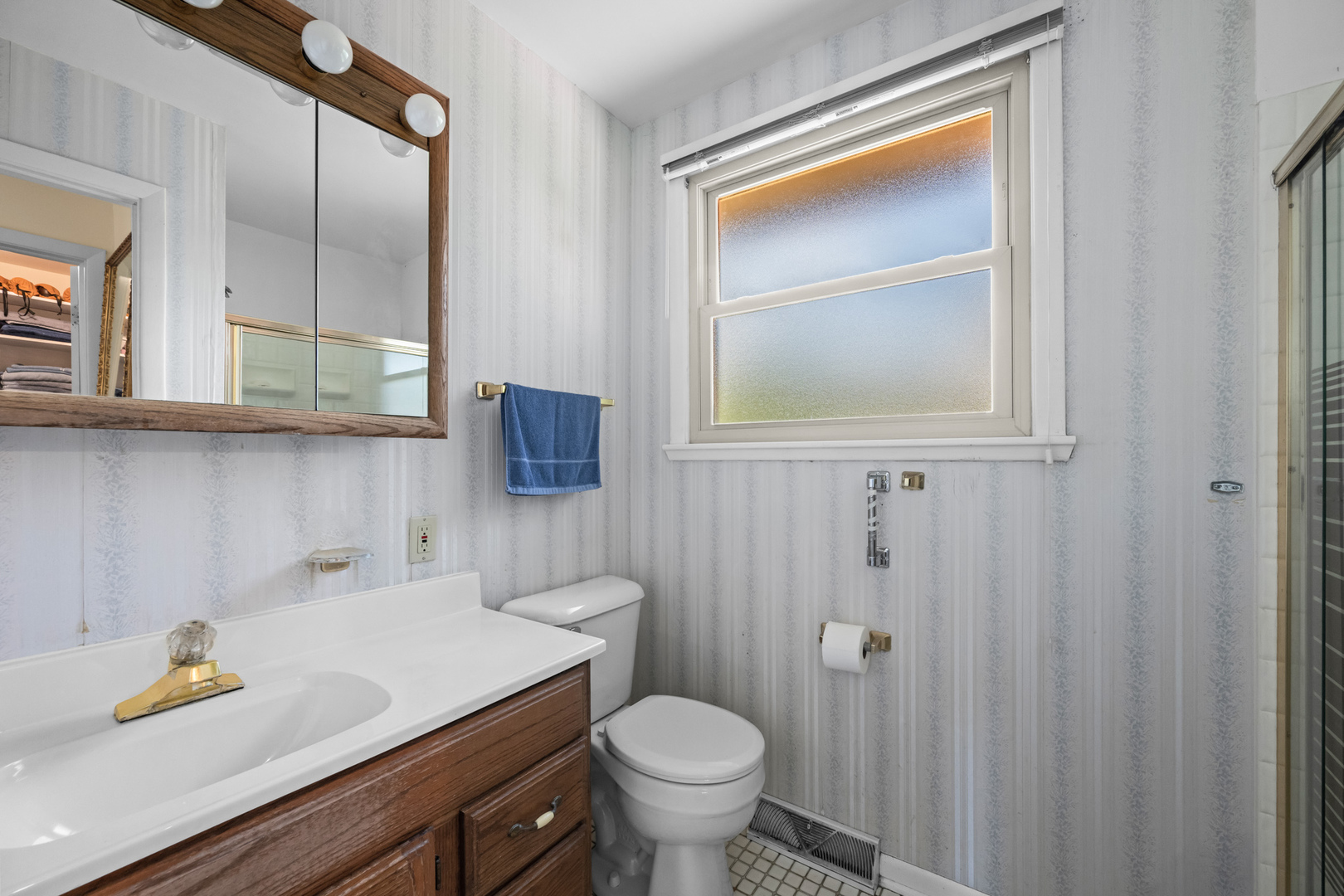 Palatine, Illinois 60067, United States, 4 Bedrooms Bedrooms, ,3 BathroomsBathrooms,Residential,Contingent,224630