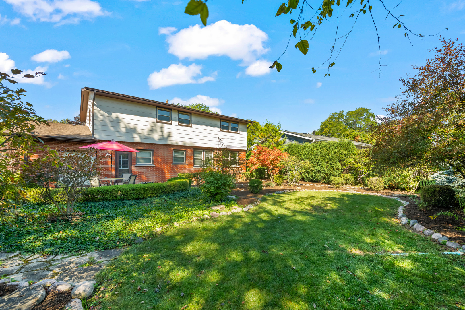 Palatine, Illinois 60067, United States, 4 Bedrooms Bedrooms, ,3 BathroomsBathrooms,Residential,Contingent,224630