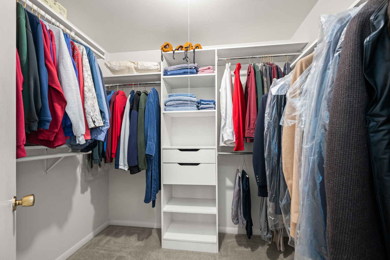 Palatine, Illinois 60067, United States, 4 Bedrooms Bedrooms, ,3 BathroomsBathrooms,Residential,Contingent,224630