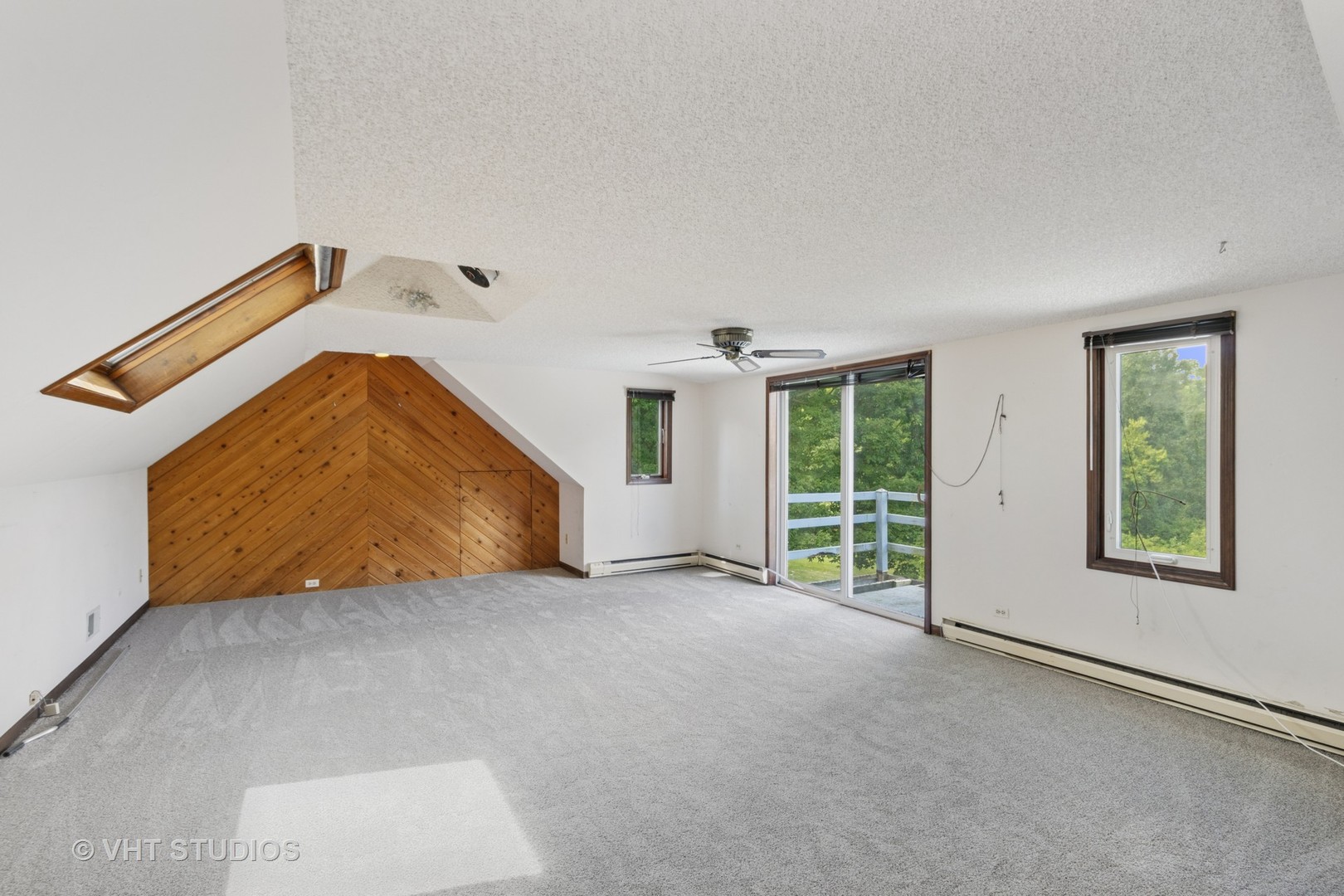 Dundee, Illinois 60118, United States, 5 Bedrooms Bedrooms, ,4 BathroomsBathrooms,Residential,Contingent,214054