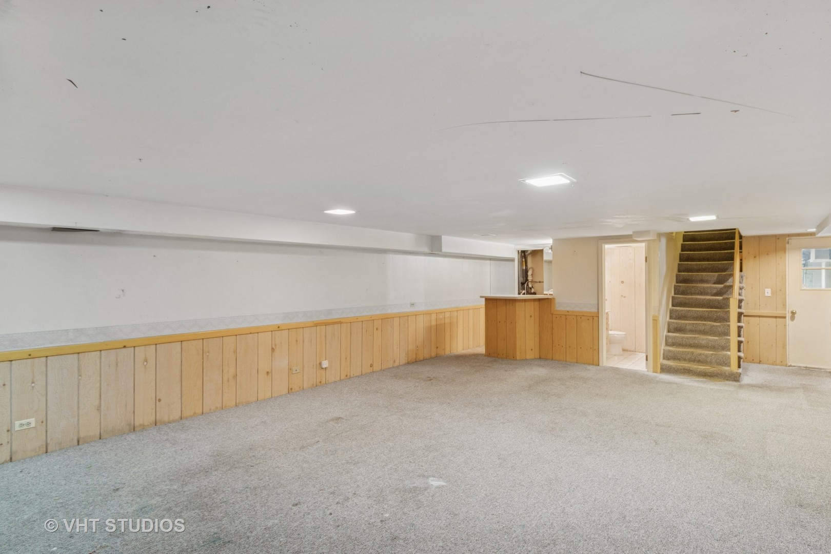 Dundee, Illinois 60118, United States, 5 Bedrooms Bedrooms, ,4 BathroomsBathrooms,Residential,Contingent,214054