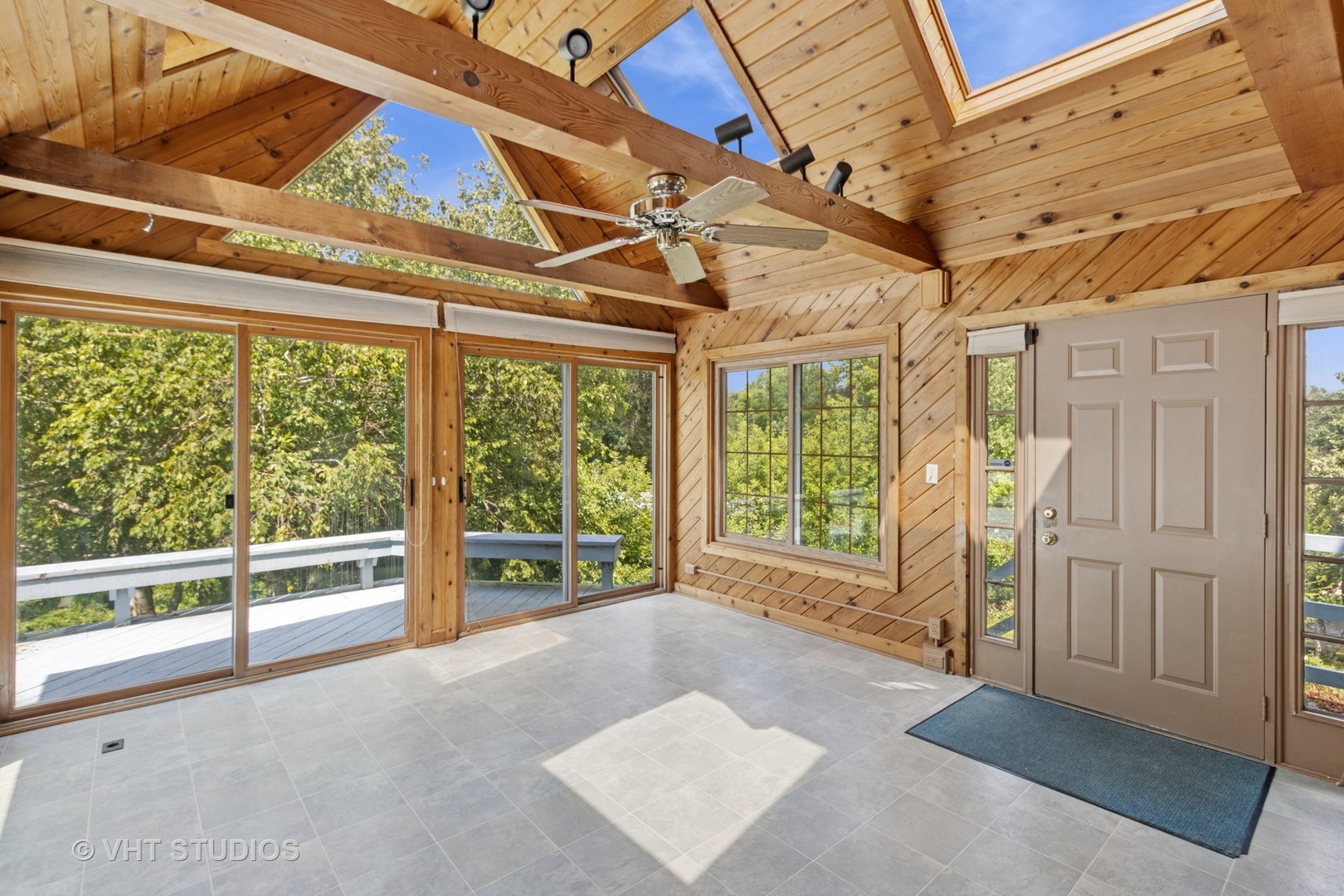 Dundee, Illinois 60118, United States, 5 Bedrooms Bedrooms, ,4 BathroomsBathrooms,Residential,Contingent,214054