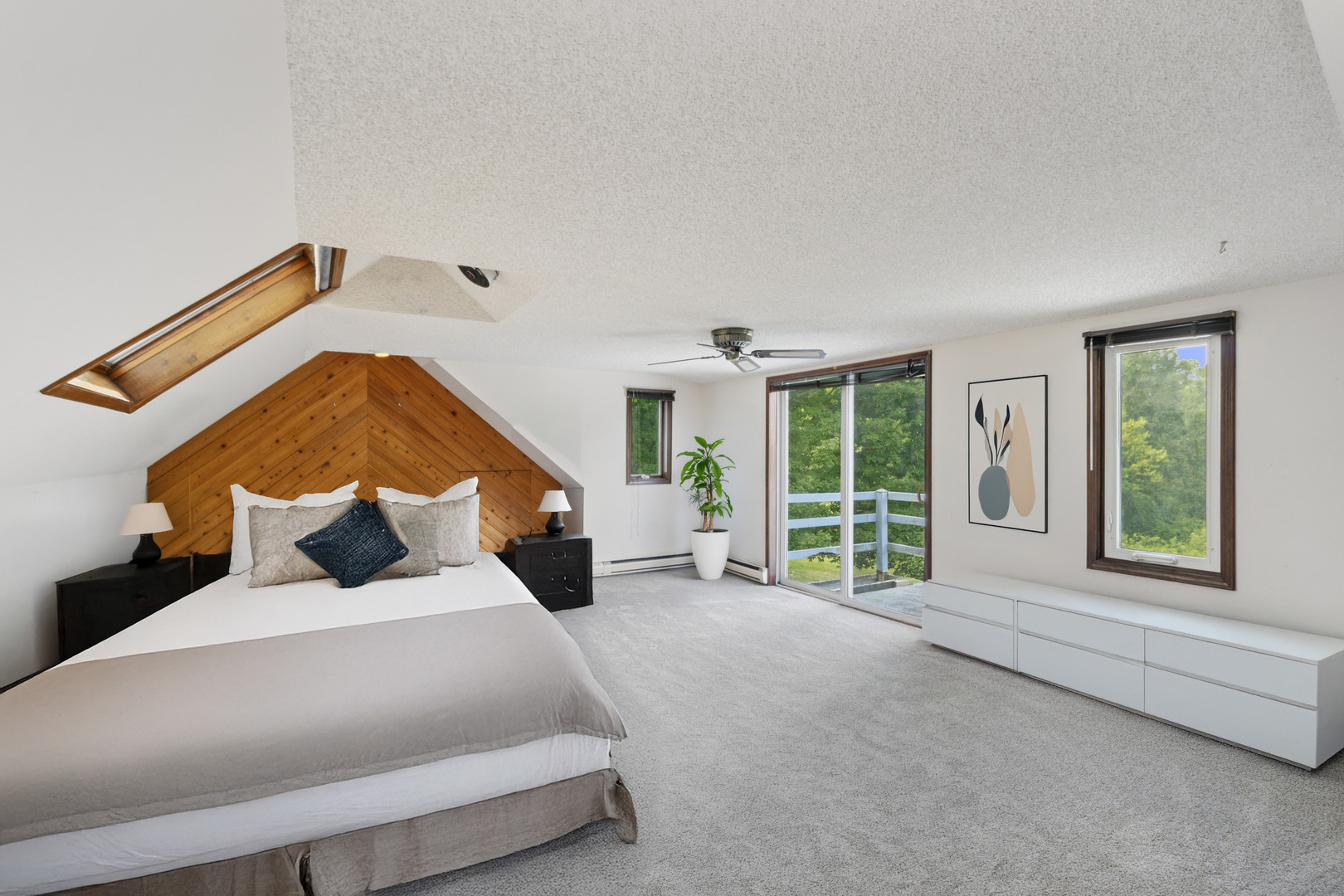 Dundee, Illinois 60118, United States, 5 Bedrooms Bedrooms, ,4 BathroomsBathrooms,Residential,Contingent,214054