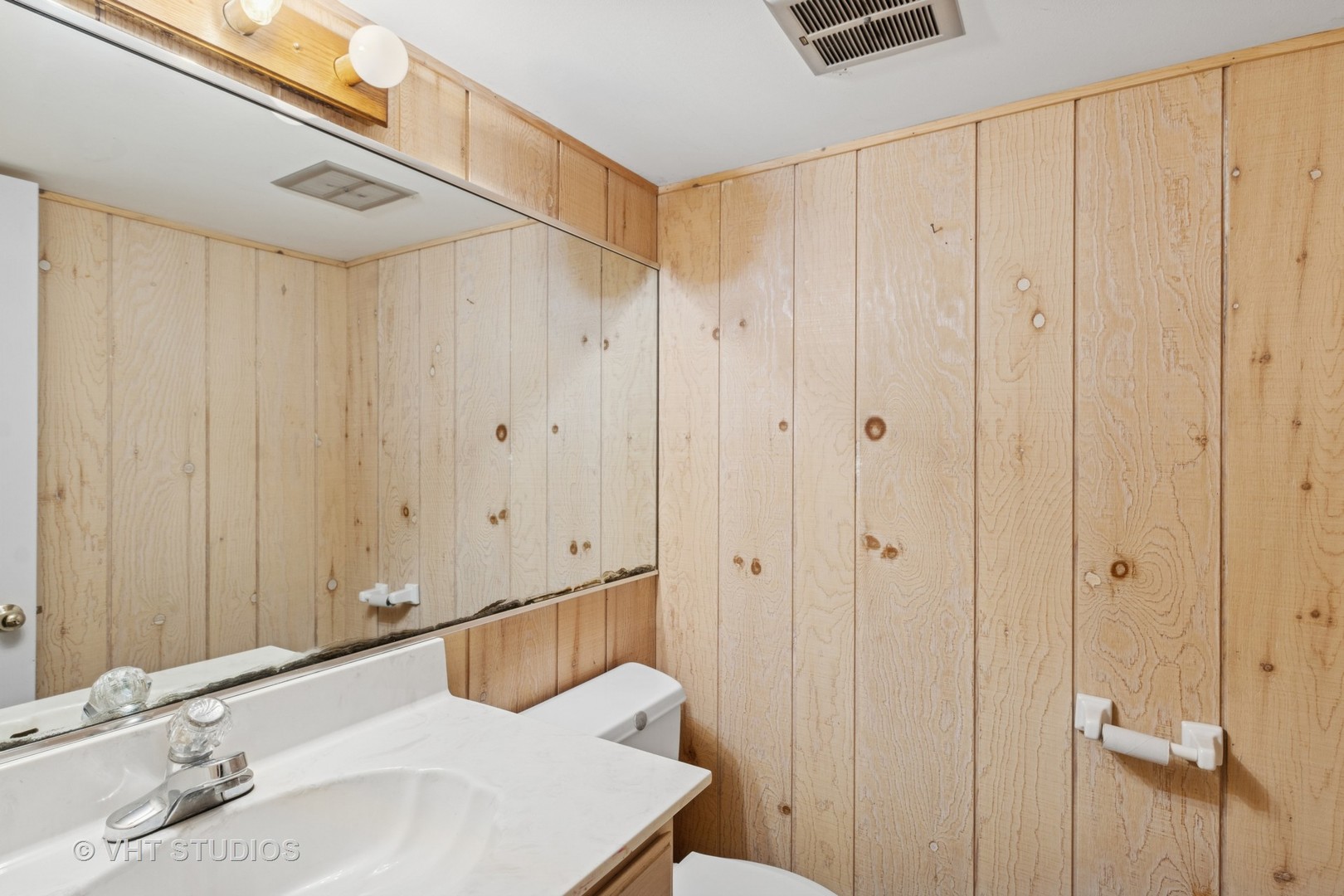 Dundee, Illinois 60118, United States, 5 Bedrooms Bedrooms, ,4 BathroomsBathrooms,Residential,Contingent,214054