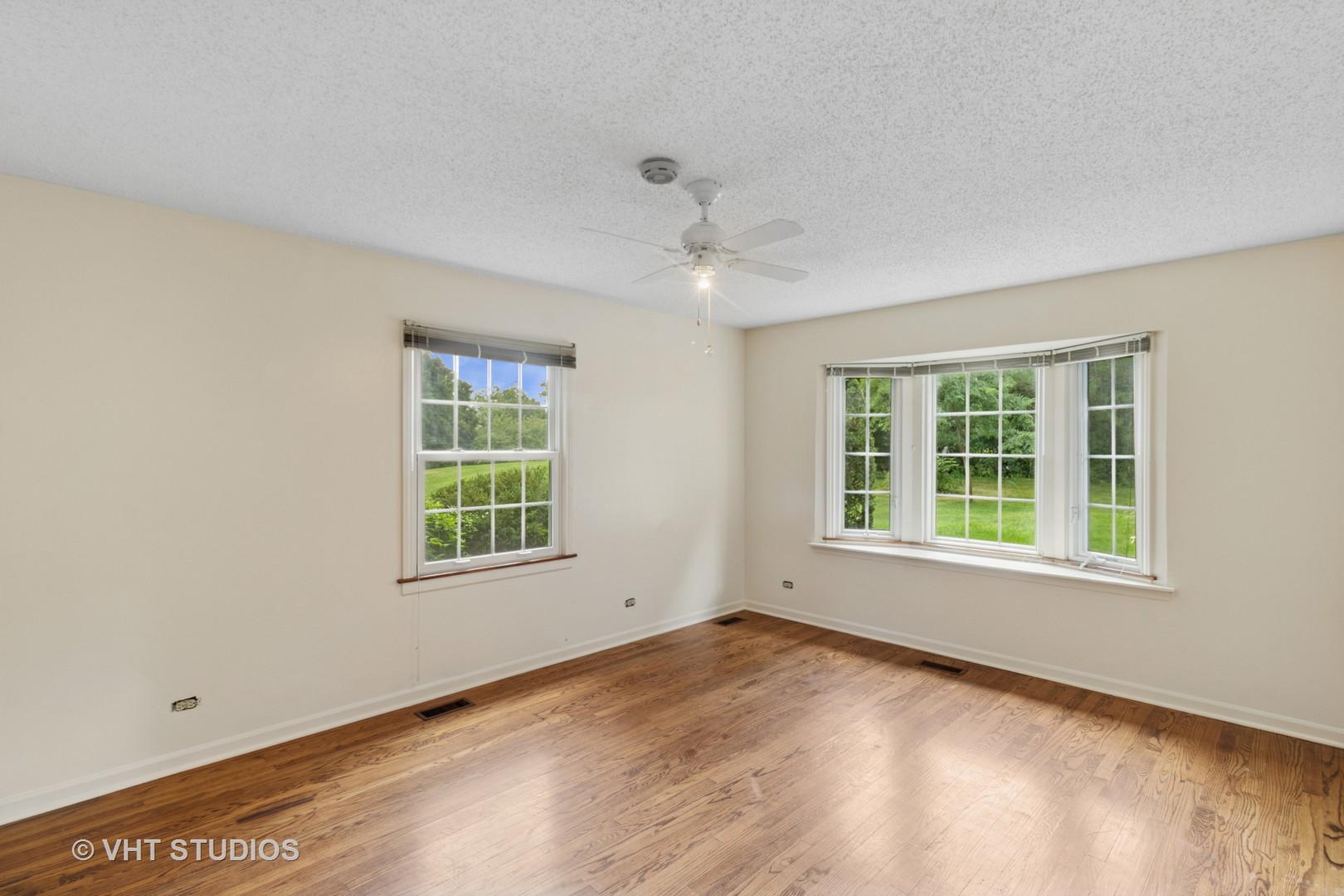 Dundee, Illinois 60118, United States, 5 Bedrooms Bedrooms, ,4 BathroomsBathrooms,Residential,Contingent,214054