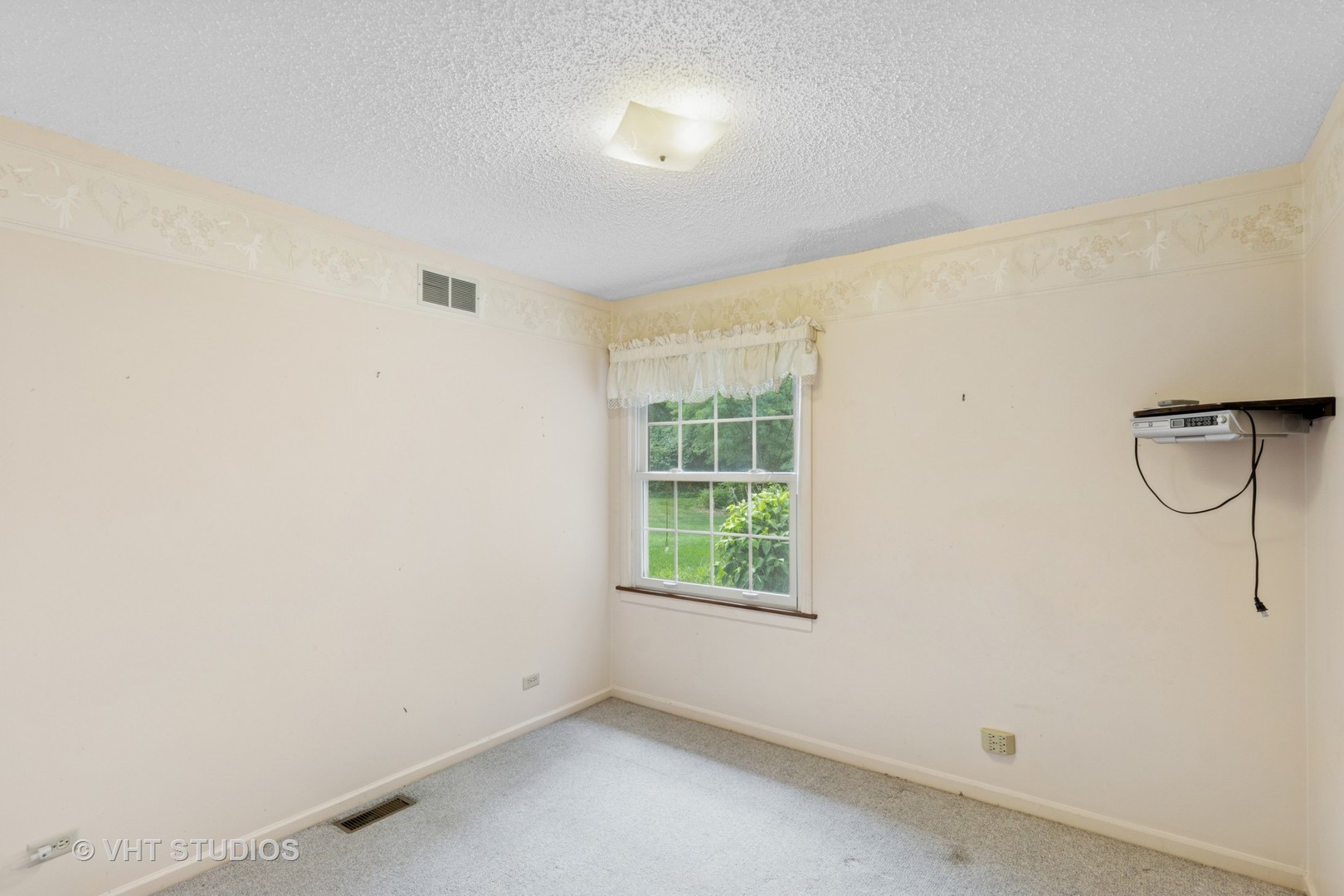 Dundee, Illinois 60118, United States, 5 Bedrooms Bedrooms, ,4 BathroomsBathrooms,Residential,Contingent,214054