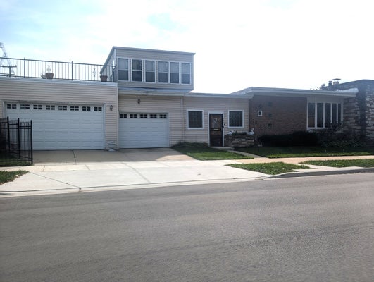 8801 S PAXTON AVE, CHICAGO, IL 60617 - Image 2f2efc1d6c8e41c0671dbed3c4a1282a/4107111081