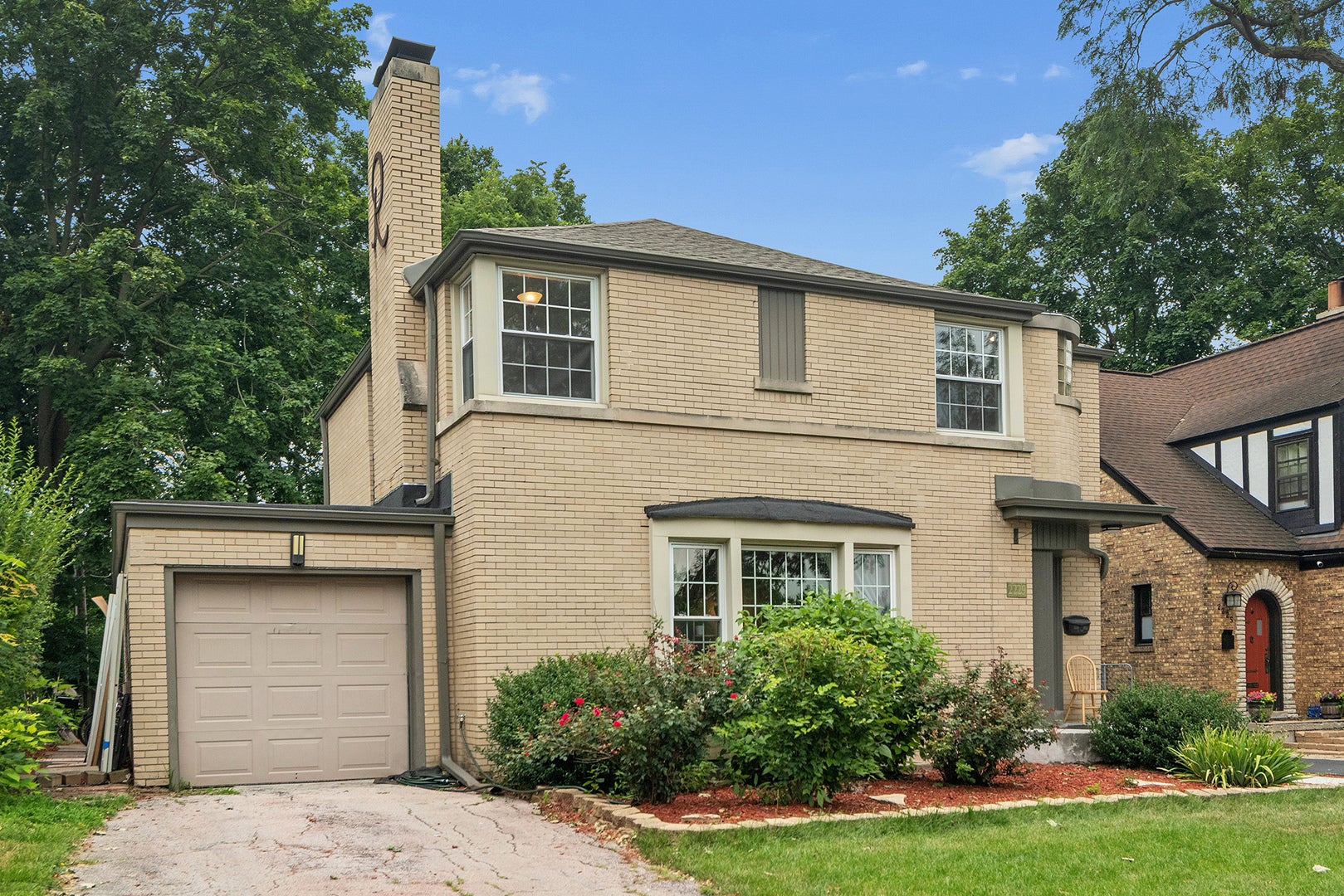 2229 Macdonald Lane