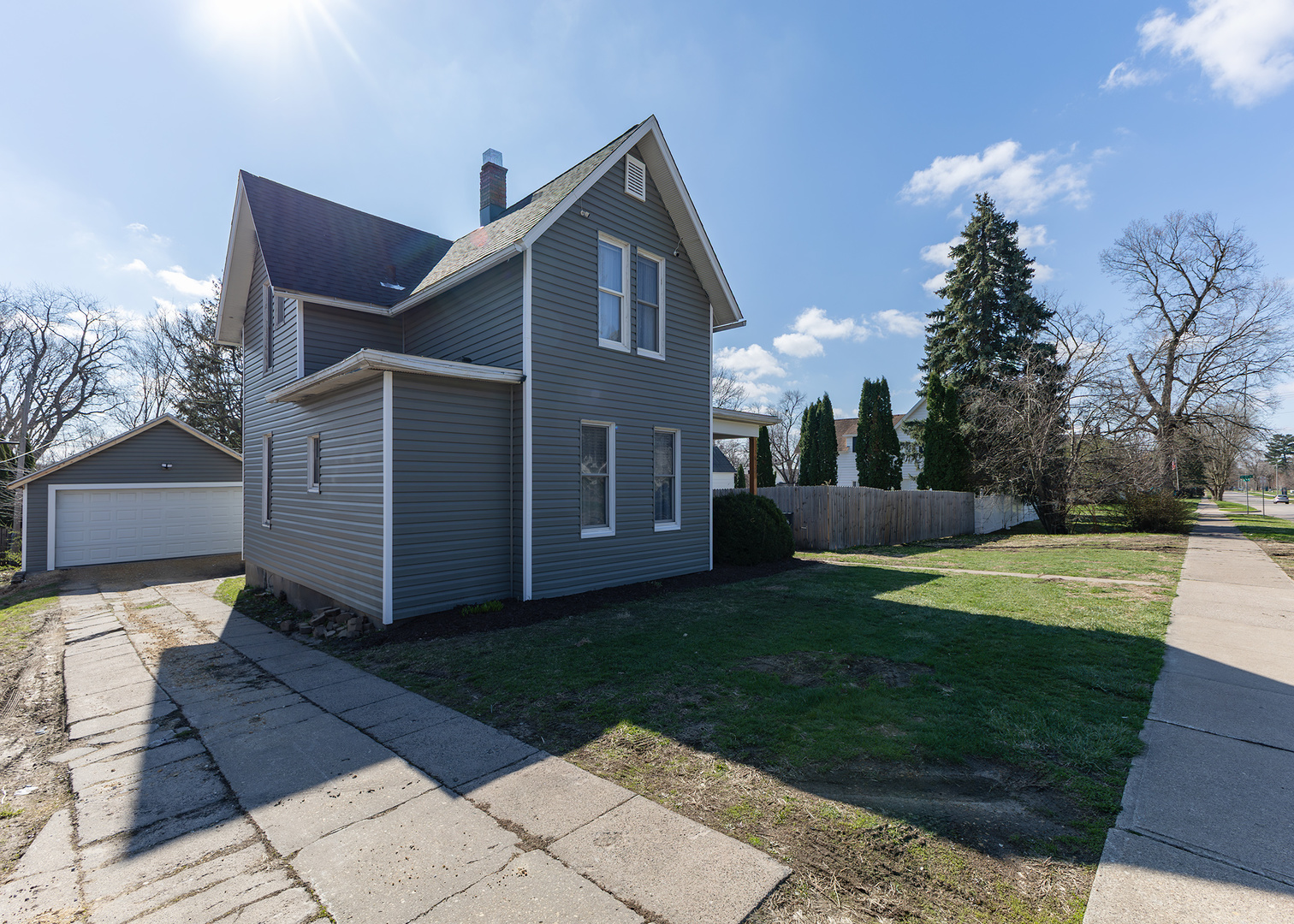 1613 N 4th Street