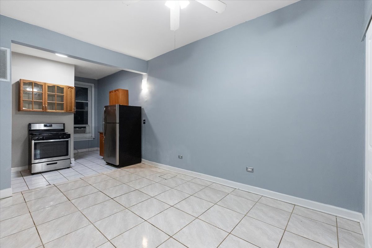 14 W Chestnut Street 1R
