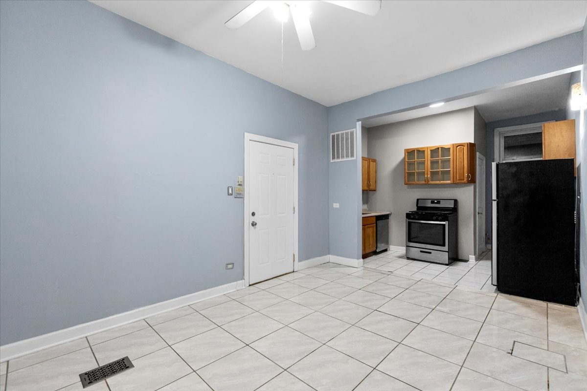 14 W Chestnut Street 1R