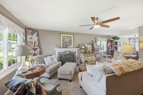 Tiny photo for 2S631 Angeline Court, Warrenville, IL 60555 (MLS # 12430600)